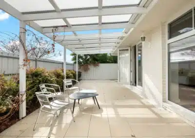 Deluxe Queen bedroom private courtyard