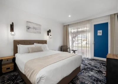 Standard Queen room at Best Western Adelaide Airport Motel, featuring a cozy queen bed and modern decor